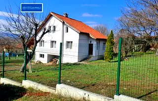 Къща в София, Правец