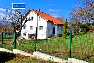 Къща в София, Правец
