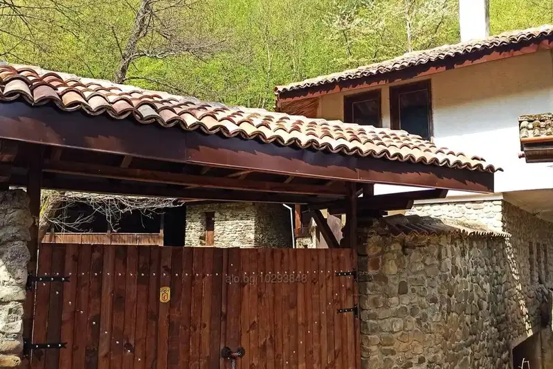 Къща в София, Правец