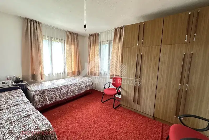 House in област София, Гара Лакатник