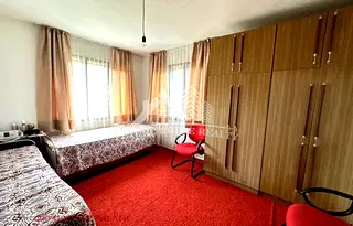 Къща в София, Гара Лакатник