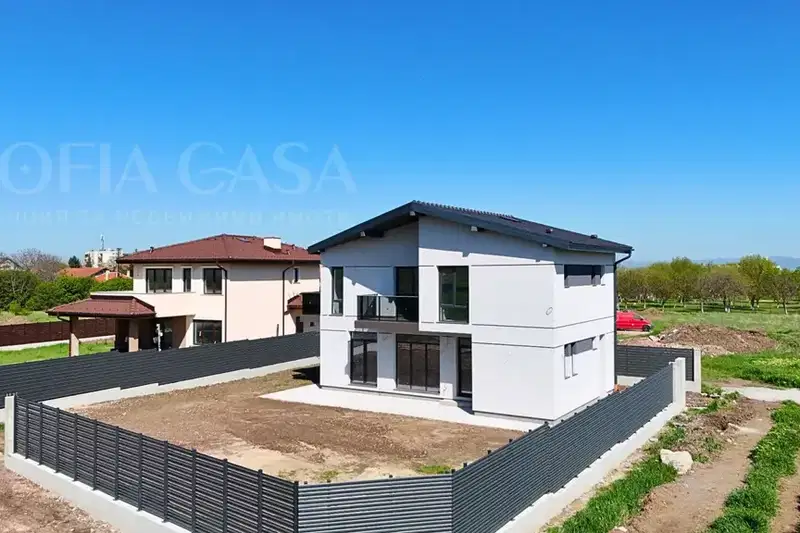 House in област София, Gara Elin Pelin