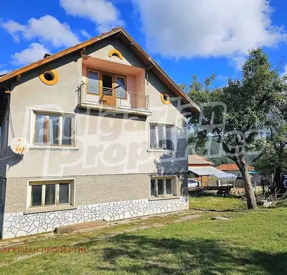 Photo 2 — House in област София, Govedarci