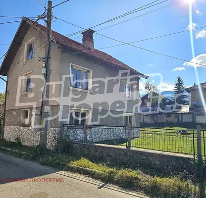 Photo 3 — House in област София, Govedarci