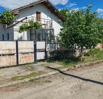 Снимка 5 — Двуетажна къща с голям двор в с. Черна гора, обл. Стара Загора