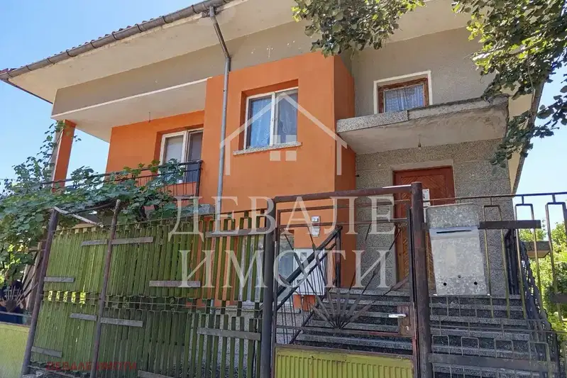 House in Oblast Veliko Tyrnovo, Strajica
