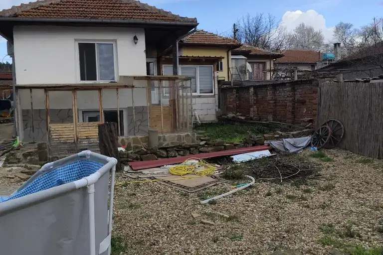 Къща във Велико Търново, с. Добри дял