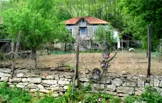 Къща във Велико Търново, с. Емен
