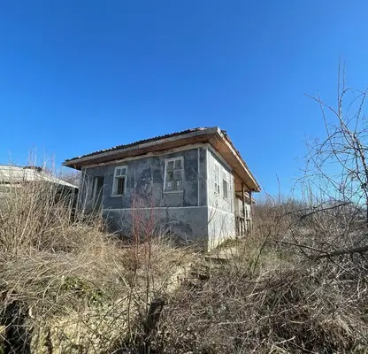 Снимка 5 — Едноетажна къща с 8 стаи в с. Горски Долен Тръмбеш