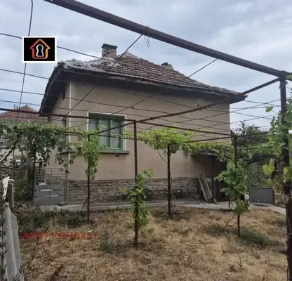 Снимка 2 — Къща с 4 стаи и голям двор в с. Ботуня, област Враца