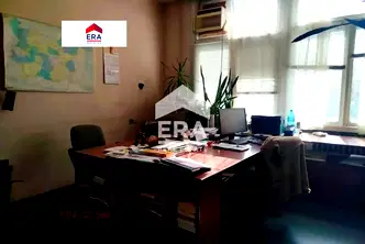 Офис в Ловеч, Широк център
