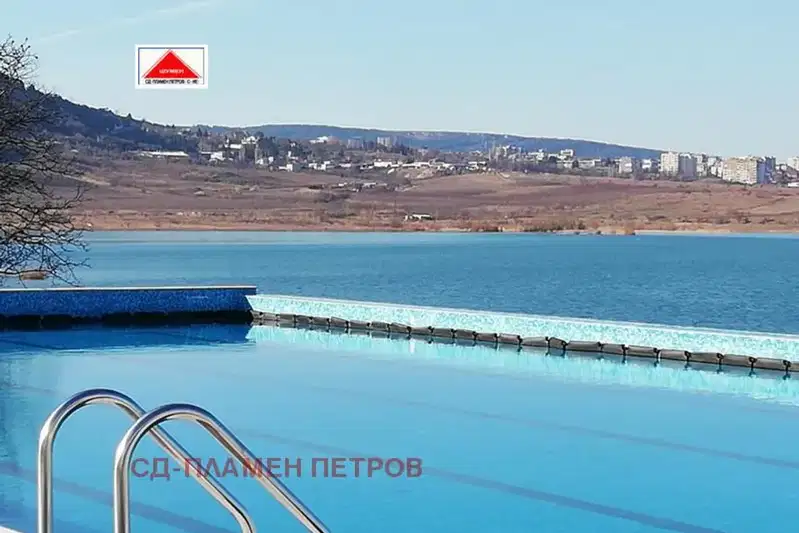 Парцел в Шумен, Басейна
