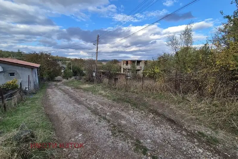 Plot in Oblast Pernik, Selishten Dol