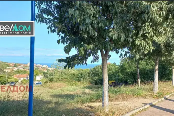 Парцел във Варна, Бяла