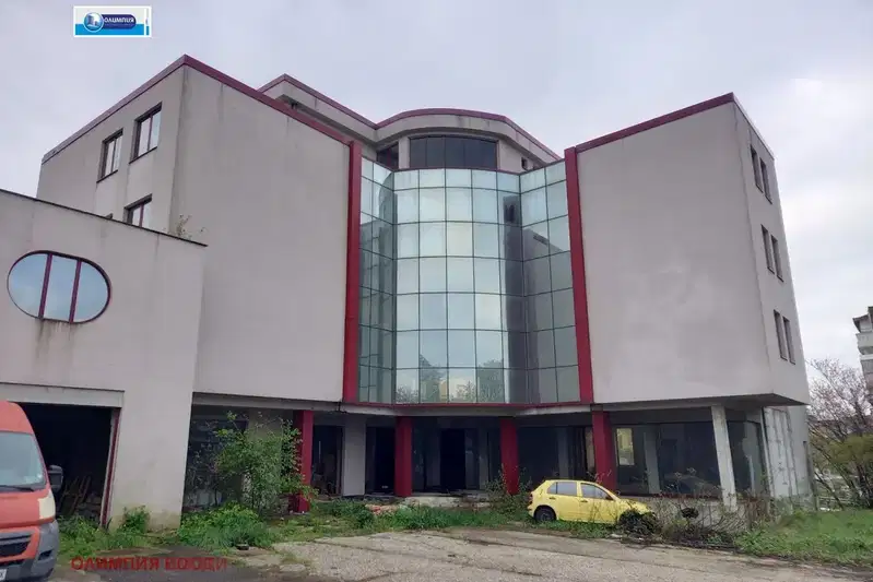 Промишлена сграда в Русе, Център