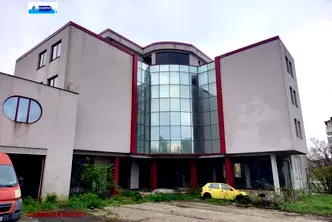 Промишлена сграда в Русе, Център