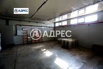 Промишлена сграда в Раз, Център