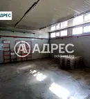Промишлена сграда в Раз, Център