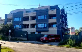 Тристаен апартамент в с. Лозен