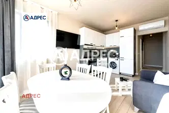 Тристаен апартамент в к.к. Чайка