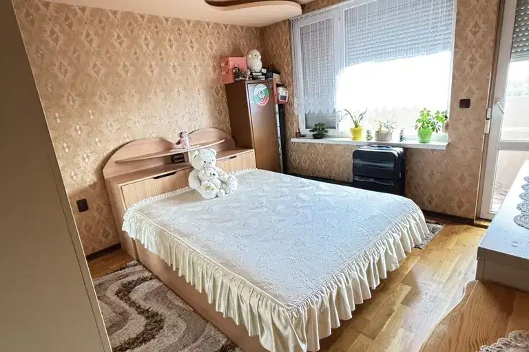 3-bedroom apartment in Dobrich, Balik