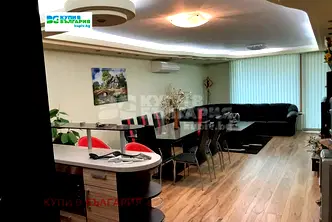 Тристаен апартамент във Варна, Базар Левски