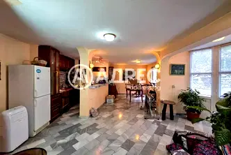 Тристаен апартамент в София, Белите брези