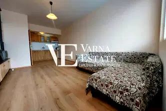 Тристаен апартамент във Варна, Бриз