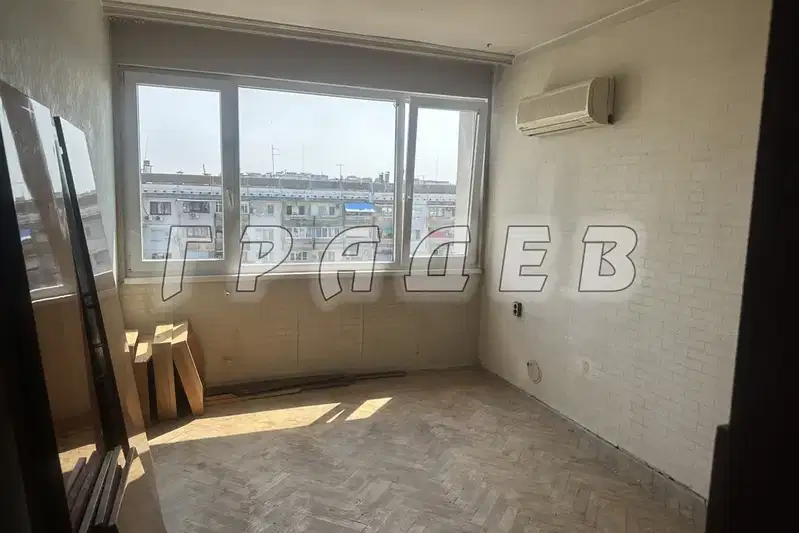 3-bedroom apartment in Ruse, Centralen Yujen Raion