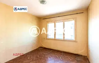 Просторен 3-стаен апартамент с две тераси в Център, Варна