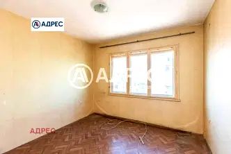 Просторен 3-стаен апартамент с две тераси в Център, Варна
