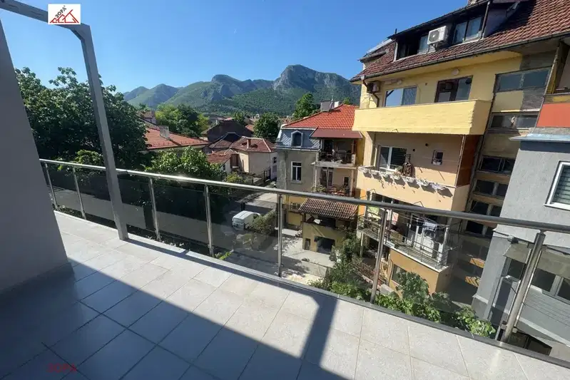 3-bedroom apartment in Vraca, Centyr