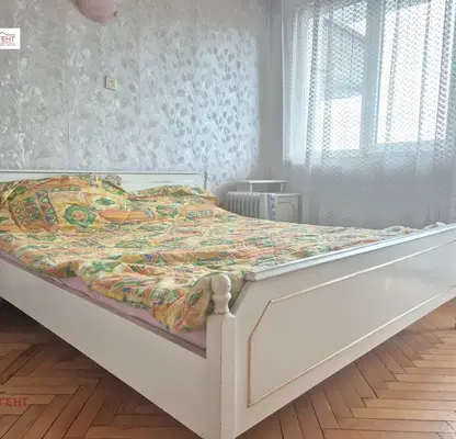 Снимка 4 — Тристаен апартамент в Габрово, Център