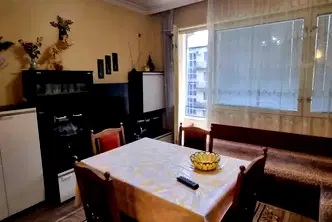 Тристаен апартамент в Раз, Център