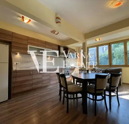 Photo 3 — 3-bedroom apartment in Varna, Centyr