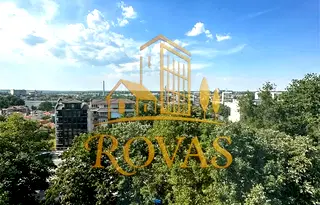 Тристаен апартамент в Добрич, Център