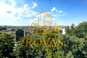 Тристаен апартамент в Добрич, Център
