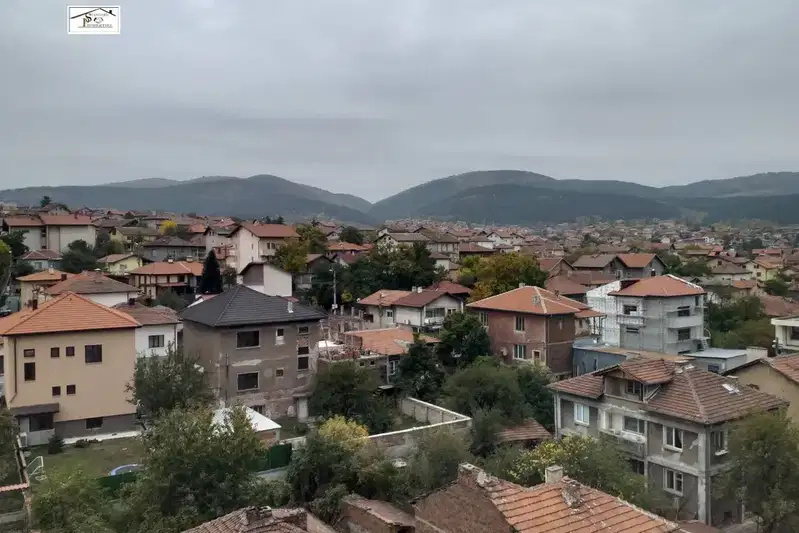 3-bedroom apartment in Pernik, Centyr