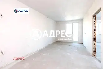 Тристаен апартамент във Варна, Център