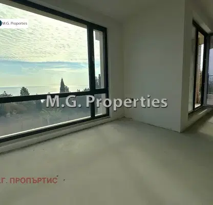 Снимка 4 — Тристаен апартамент с морска панорама в Галата, Варна