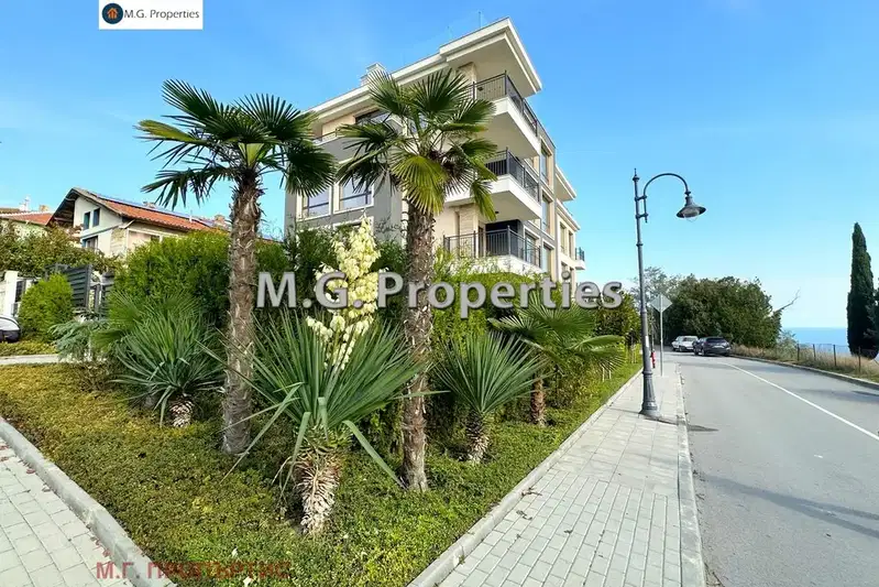 Тристаен апартамент с морска панорама в Галата, Варна