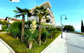 Тристаен апартамент с морска панорама в Галата, Варна