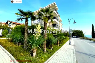 Тристаен апартамент с морска панорама в Галата, Варна