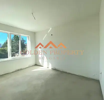 Снимка 2 — Тристаен апартамент в Перник, Изток