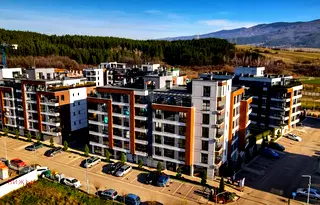 Тристаен апартамент в Перник, Изток