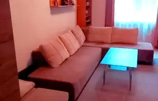 Тристаен апартамент в Перник, Изток