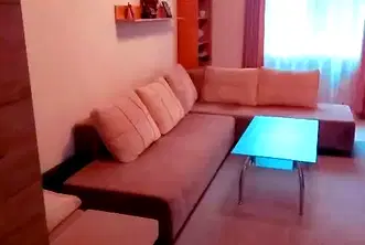 Тристаен апартамент в Перник, Изток