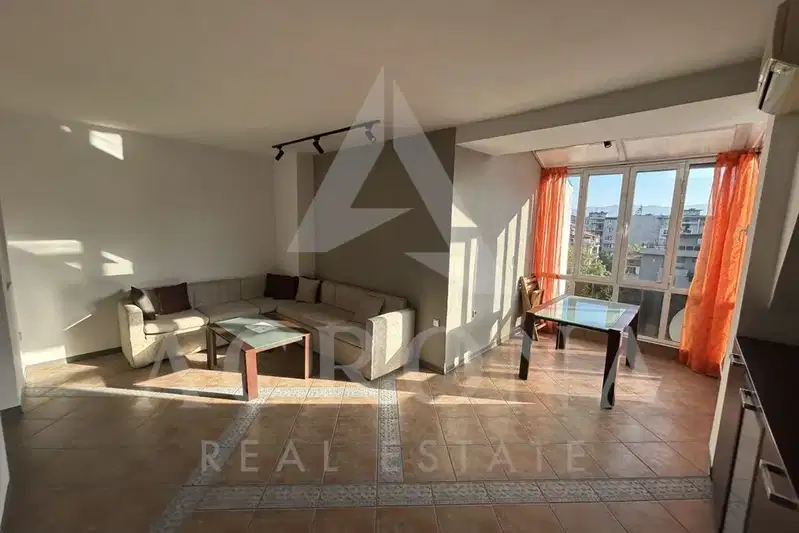 Three-room apartment with southwest aspect in Karshiyaka, Plovdiv