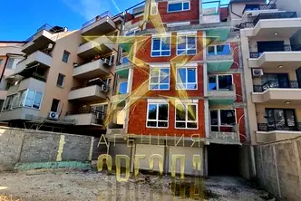 Тристаен апартамент с балкон в Кършияка, Пловдив