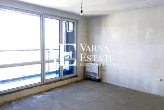 Тристаен апартамент във Варна, Левски 1